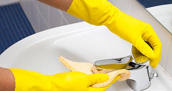 E5 cleaning rugs Clapton